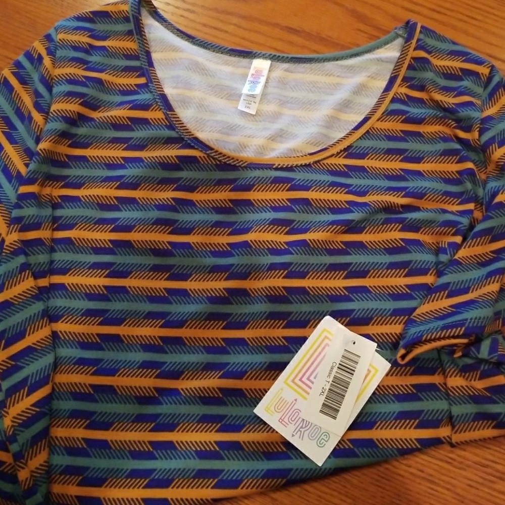 Women's Top - Picture 2 of 3